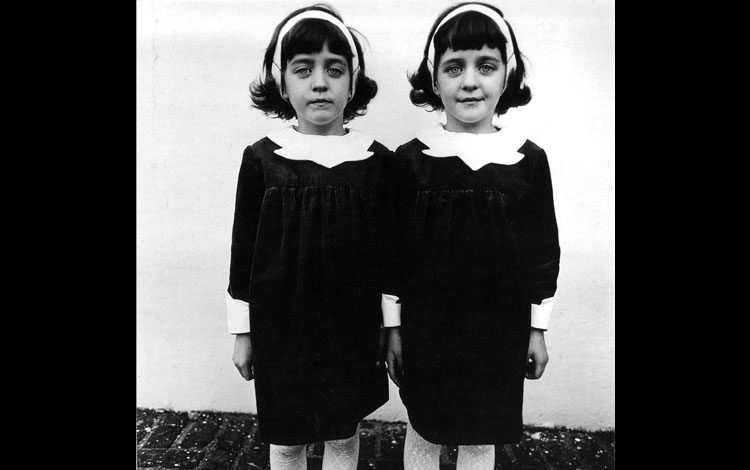 IMG-4Diane-Arbus-Identical-Twins-Roselle-New-Jersey-1967